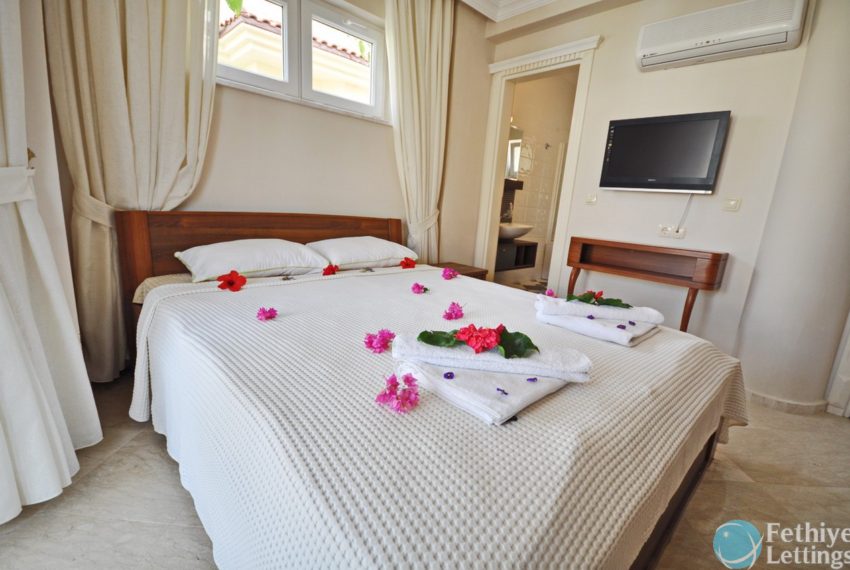 Villa with Private Beach for Rent Fethiye Lettings 19